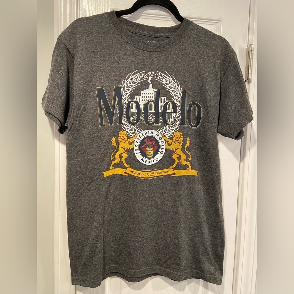 NWT Modelo Cerveza Size S Gray Crew Neck Graphic Logo Tee Shirt Beer Mexico Lion